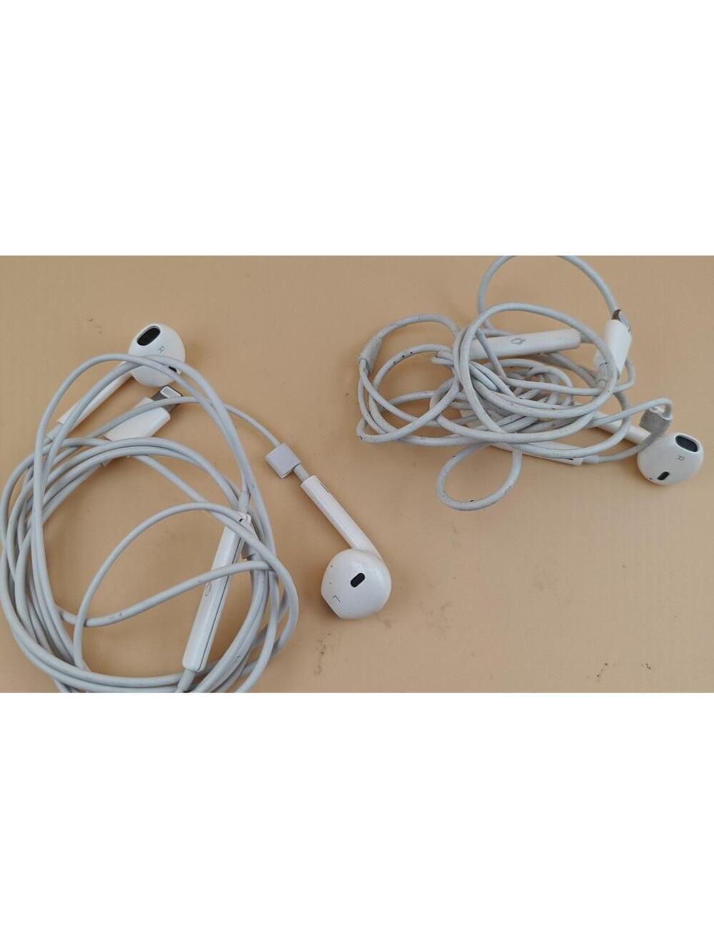Apple Lightning Wired Earbuds with Mic Volume Control Lot of 2